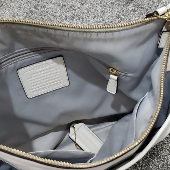 Authentic coach purse - Picture 2 of 3